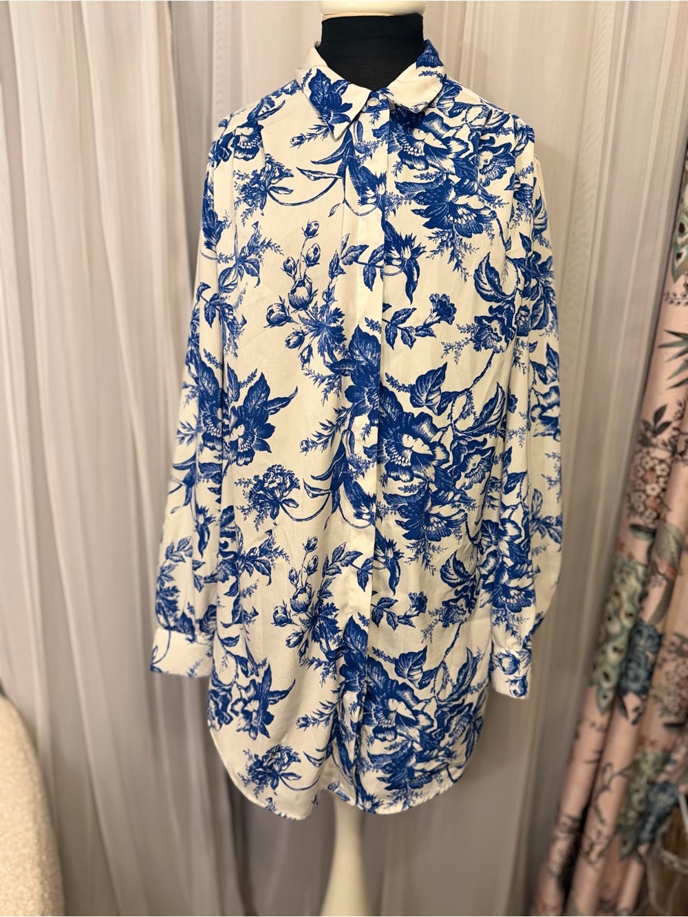 Express Blue & White Floral Toile Tunic Blouse XL Button Down Long Sleeve